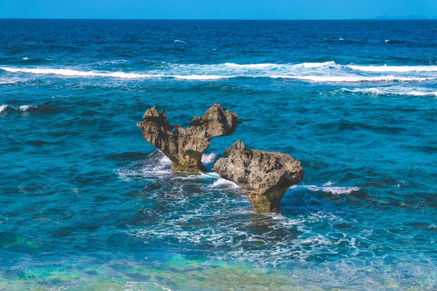 ココだけは行っとけ！ 沖縄でおすすめの観光スポット&アクティビティ_古宇利島-ハートロック