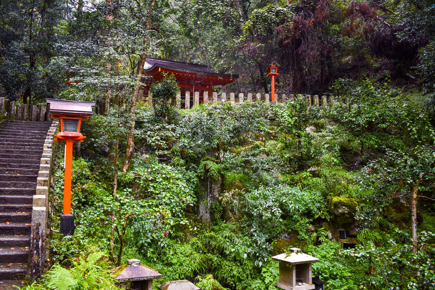 鞍馬寺の見どころとパワースポット_九十九折参道-鬼一法眼と源義経（牛若丸）