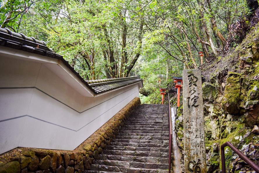 鞍馬寺の見どころとパワースポット_奥の院参道