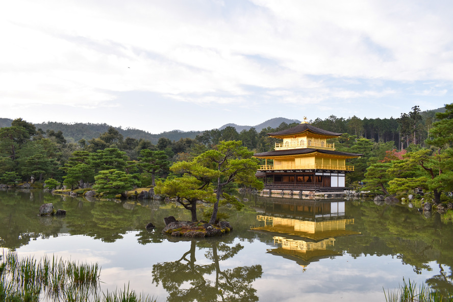 京都の世界遺産-鹿苑寺の見どころ・特徴・歴史_金閣（舎利殿）と庭園