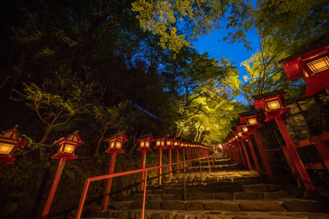 貴船神社のアクセスと駐車場-夜間ライトアップ-紅葉