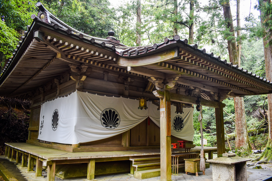 鞍馬寺の見どころとパワースポット_奥の院参道-僧正ガ谷不動堂