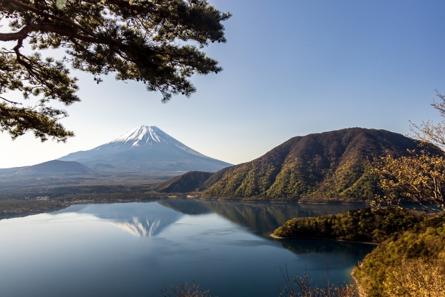 富士五湖観光-本栖湖周辺の見どころ・絶景の撮影スポット_竜ヶ岳(小富士)