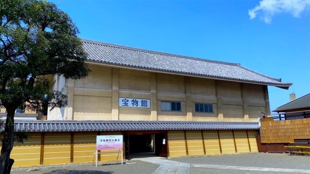 京都観光-東寺(教王護国寺)の見どころ・季節のイベント_宝物館