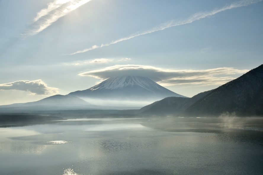 富士五湖観光-本栖湖周辺の見どころ・絶景の撮影スポット_中ノ倉峠と浩庵キャンプ場の逆さ富士