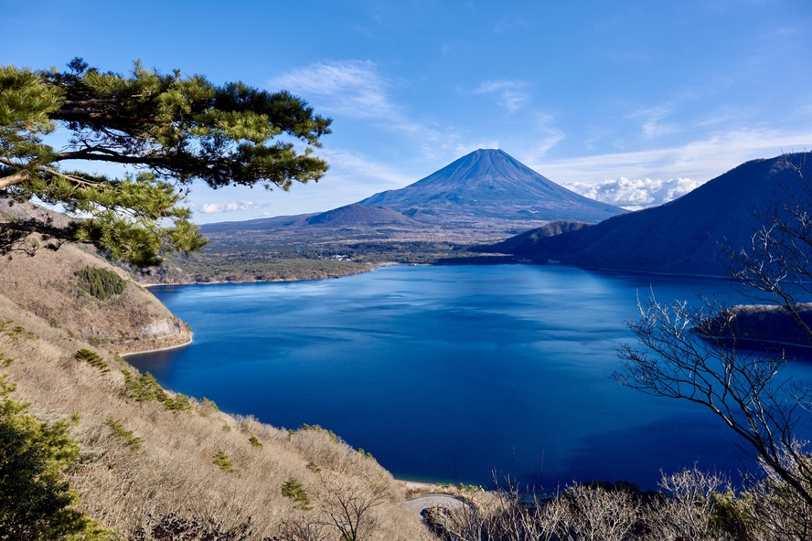 富士五湖観光-本栖湖周辺の見どころ・絶景の撮影スポット_中ノ倉峠から見る富士山