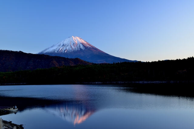 富士五湖観光-西湖の見どころ・魅力・楽しみ方・絶景の撮影スポット_根場浜と富士山