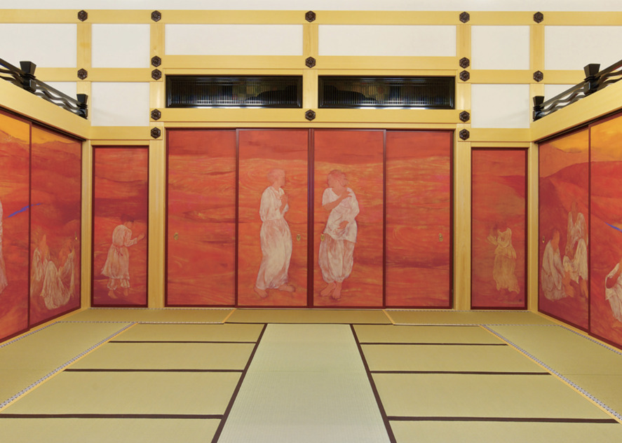 京都・嵐山の観光スポット-春と秋のみ特別拝観の紅葉の名所-宝厳院の見どころ_本堂-菩薩像と襖絵