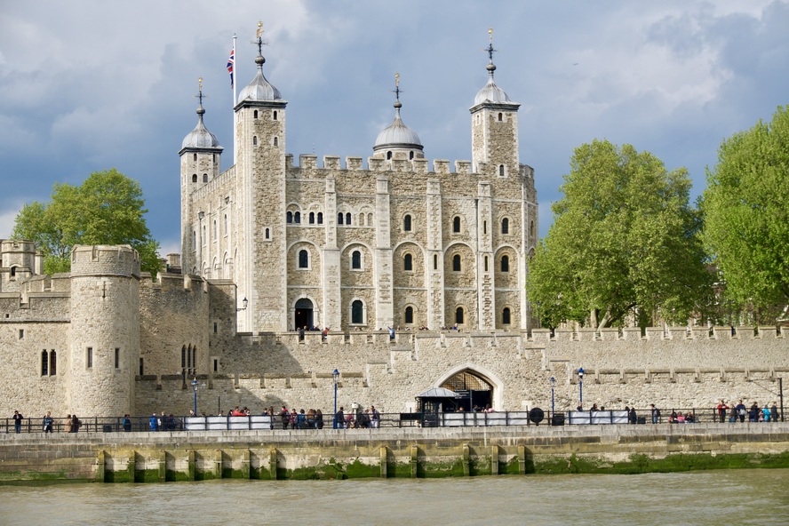 イギリス観光-幽霊が出る世界遺産-ロンドン塔_歴史-ウィリアム征服王の要塞建設