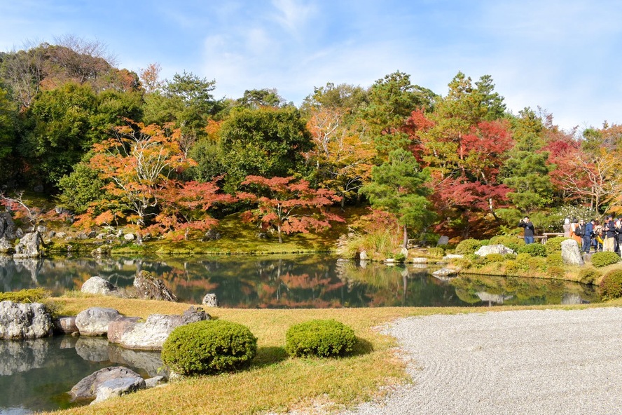 京都・嵐山のオススメ観光名所・世界遺産_天龍寺の拝観時間-曹源池庭園