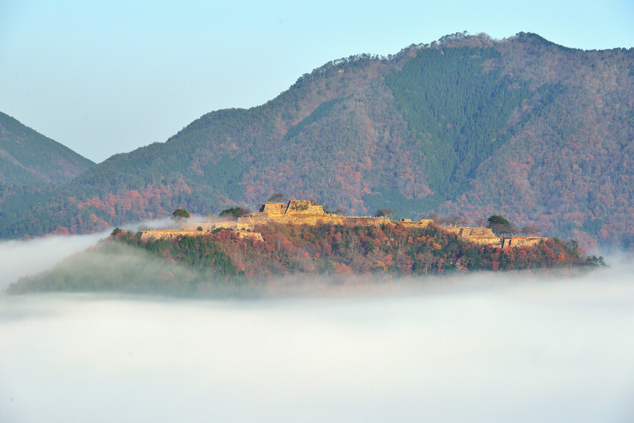 竹田城跡で雲海を見る！時期・時間・天気の条件_おすすめビュースポット-立雲峡と紅葉のラピュタ