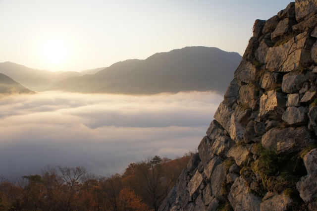 竹田城跡から眺める雲海と石畳の城_天空の城ラピュタ・日本のマチュピチュ