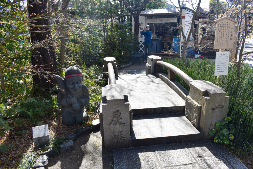 京都ひとり旅_晴明神社2式神_レンタサイクルで桜とパワースポットを巡る！