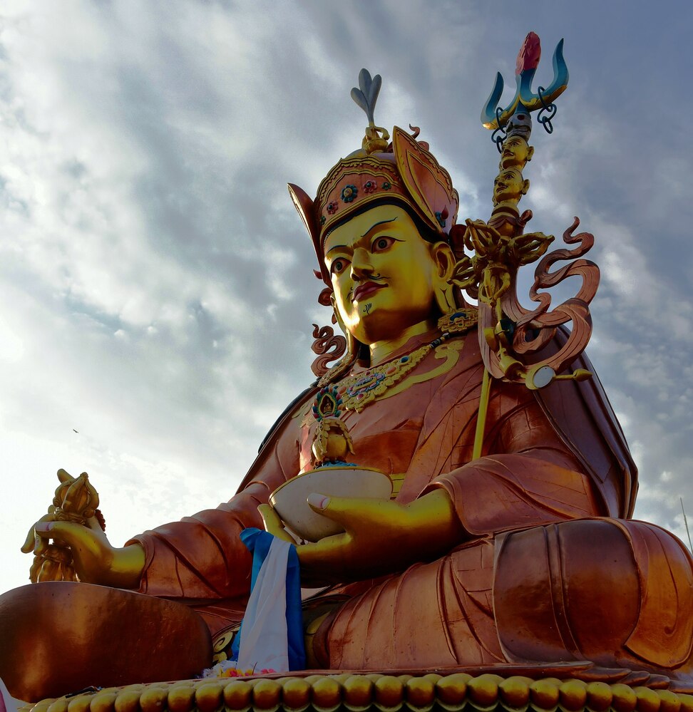 性行為を取り入れた仏教？”タントラ密教”チベット密教の特徴と歴史、宗派の種類とは？パドマサンバヴァ（グル・リンポチェ）