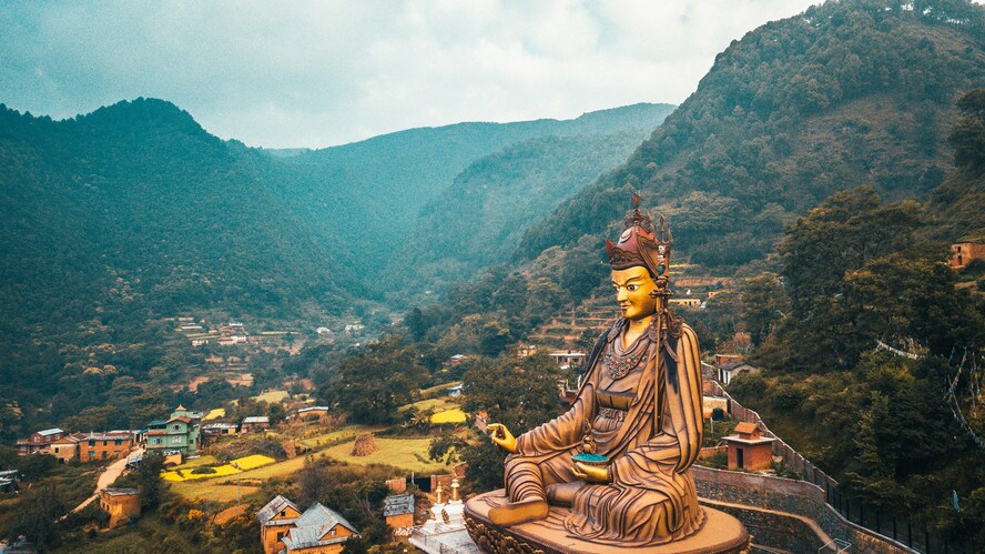 【チベット密教の祖】パドマサンバヴァ（別名（グル・リンポチェ）とはどんな人？魔術的な伝説と予言、古典派の開祖様